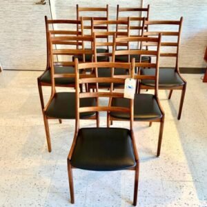 Kursi Cafe Kayu Elegan