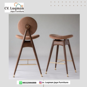 Kursi Bar Retro Minimalis – Sentuhan Kayu Jati Pilihan