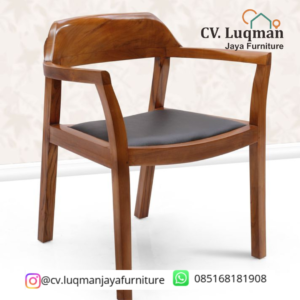 Kursi Makan Kayu Sandaran Lengan