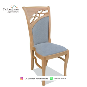 Kursi Makan Kayu Solid dengan Busa High-Density – Kokoh, Empuk, dan Bergaransi dari CV. Luqman Jaya.